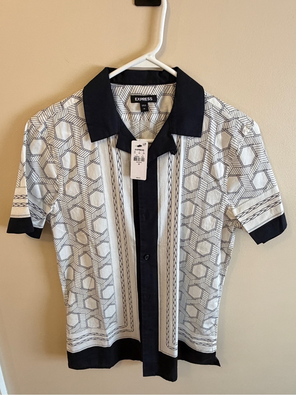 Express Men’s Black & White Geometric Short Sleeve Button-Down Shirt